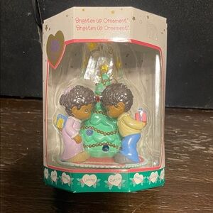 Precious Moments (2001) Brighten-Up Ornament with Green Tree and Colorful Gifts